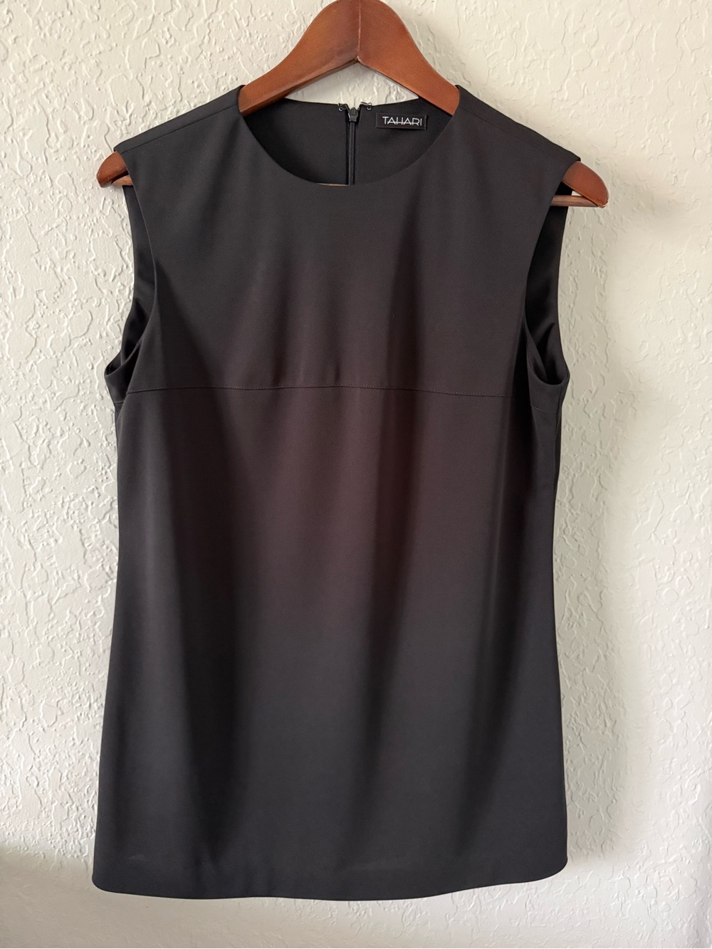 Tahari Black Sleeveless Crewneck Top Classic Elegant Womens Large